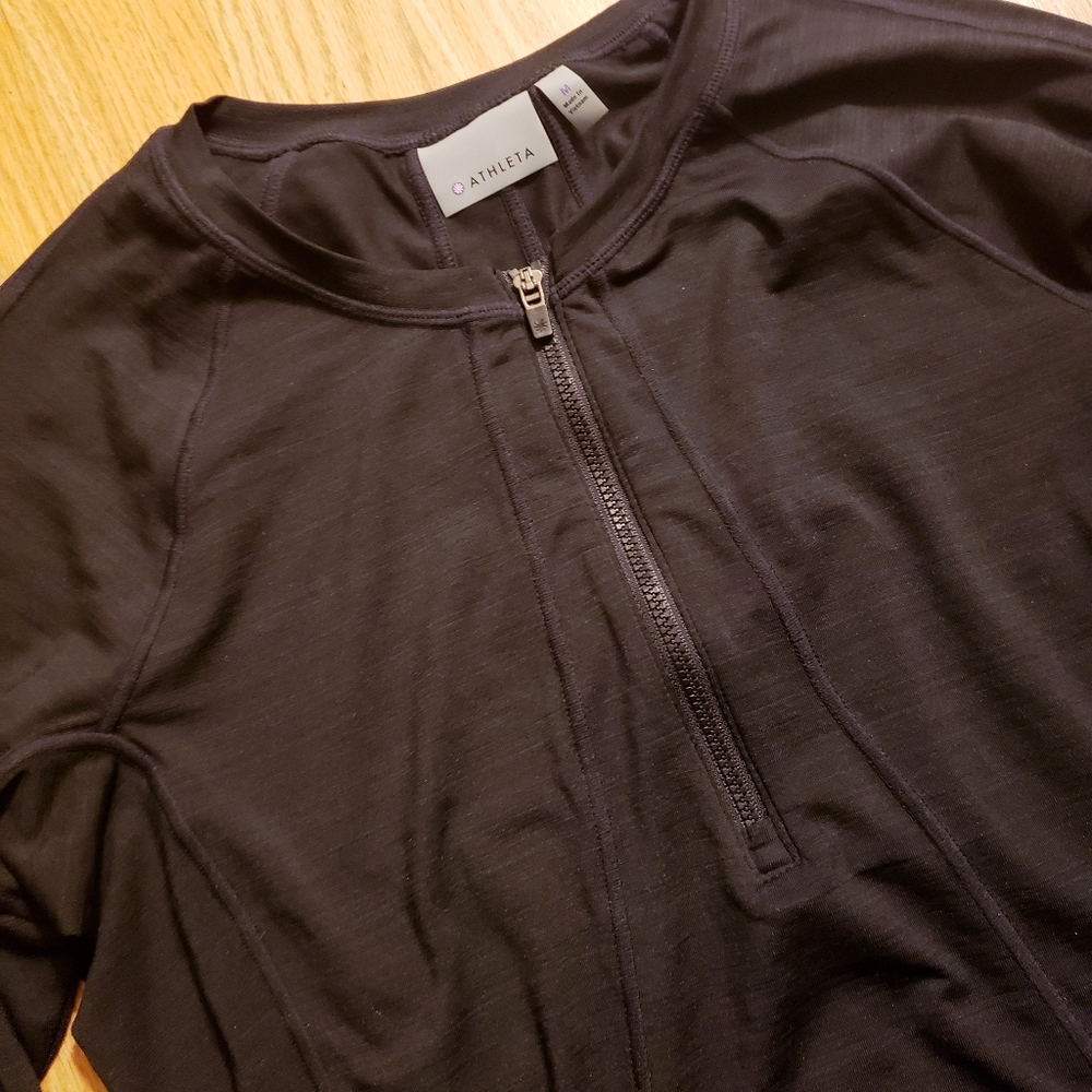 Athleta women's top M like new - Picture 2 of 3